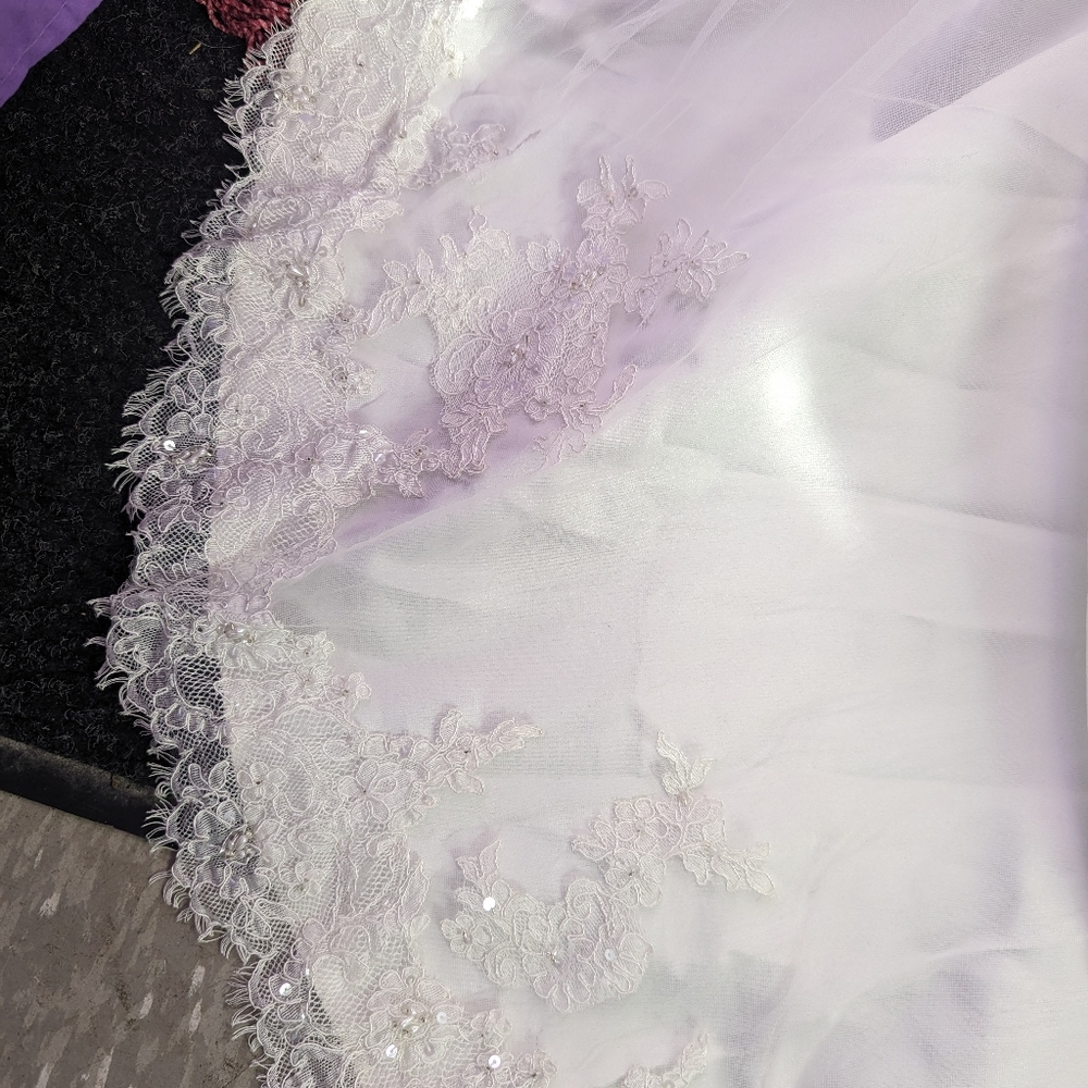 Wedding dresses - Picture 11 of 11